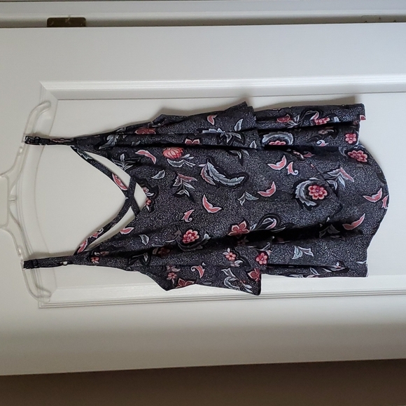 Torrid Floral Handkerchief Swing Cami /Tank Top size 3 - Picture 6 of 7